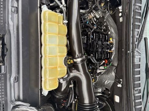 Used 2021 Ford Expedition XLT image 11