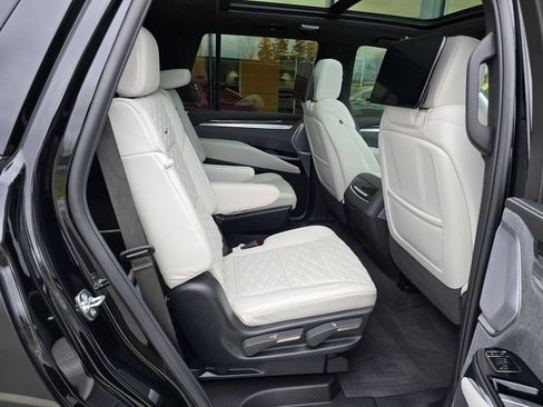 Used 2025 Cadillac Escalade V AWD/4WD image 12