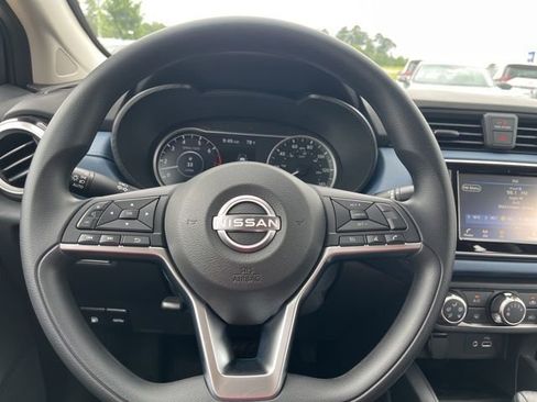 Used 2025 Nissan Versa SV image 19