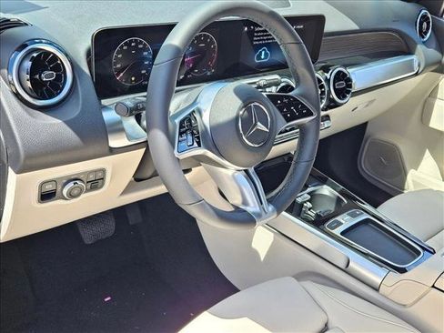 New 2026 Mercedes-Benz GLB 250 image 3