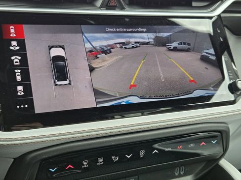 New 2026 Jeep Cherokee Overland w/ Trailer Tow Group AWD/4WD image 10