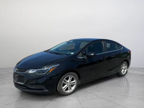 Used 2017 Chevrolet Cruze LT w/ Convenience Package FWD image 2