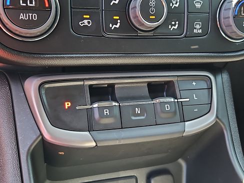 Used 2024 GMC Terrain AT4 AWD/4WD image 16