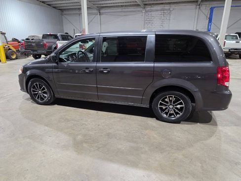 Used 2015 Dodge Grand Caravan SE w/ Quick Order Package 29E SE FWD image 6