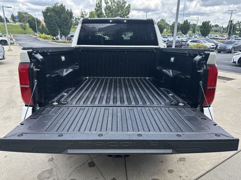 Certified 2025 Toyota Tacoma SR5 AWD/4WD image 29