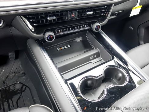 New 2026 Chevrolet Suburban Premier image 23