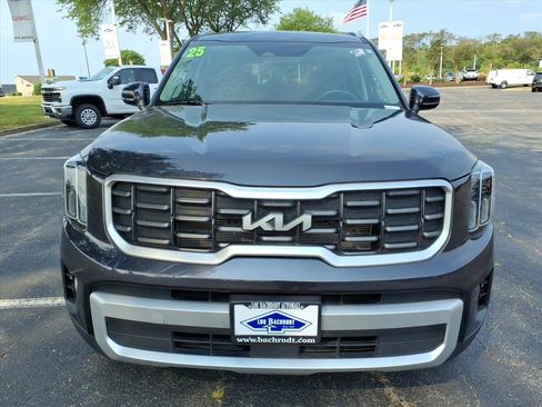 Used 2025 Kia Telluride S FWD image 2