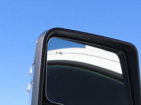 Used 2022 Chevrolet Silverado 2500 LTZ w/ LTZ Premium Package image 18