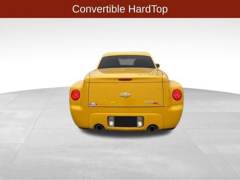 Used 2005 Chevrolet SSR w/ Preferred Equipment Group image 6