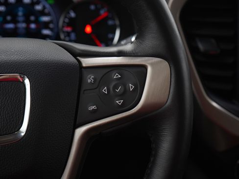 Used 2017 GMC Acadia Denali w/ Technology Package AWD/4WD image 27