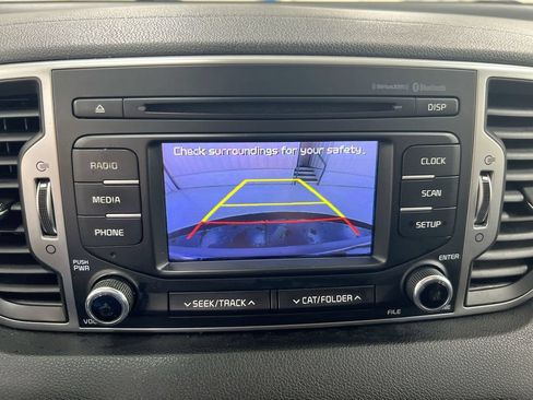 Used 2018 Kia Sportage LX AWD/4WD image 16