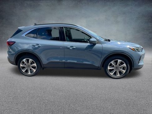 Used 2023 Ford Escape Platinum w/ Premium Technology Package image 35