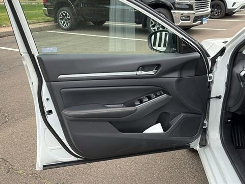 Certified 2024 Nissan Altima 2.5 SR w/ SR Premium Package AWD/4WD image 9
