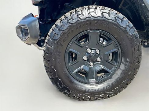 Used 2022 Jeep Gladiator Mojave w/ Cold Weather Group AWD/4WD image 36