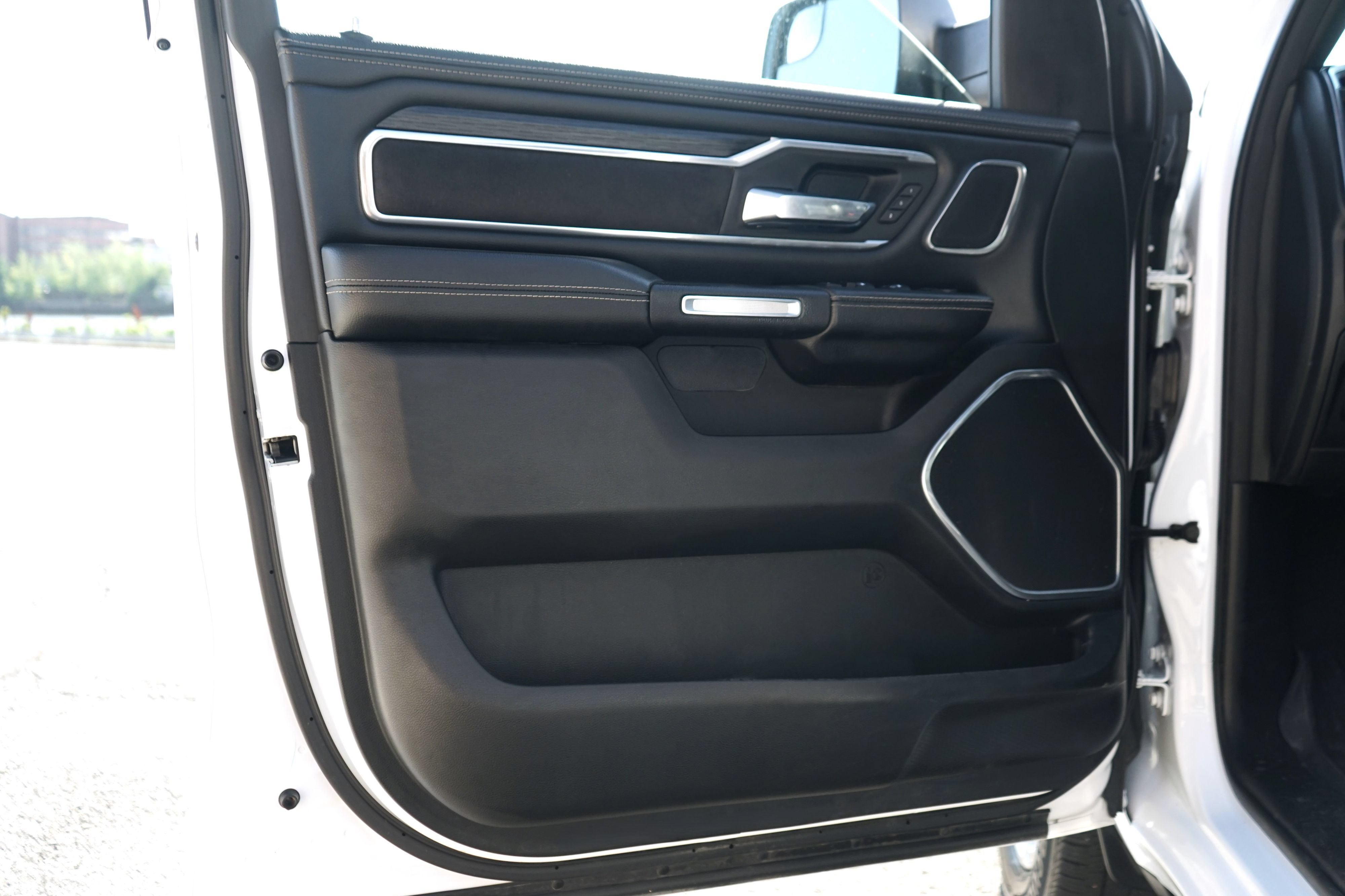 Used 2023 RAM 1500 Laramie AWD/4WD image 10
