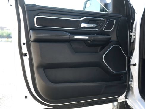 Used 2023 RAM 1500 Laramie AWD/4WD image 10