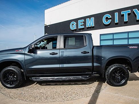 Used 2019 Chevrolet Silverado 1500 LT Trail Boss image 2