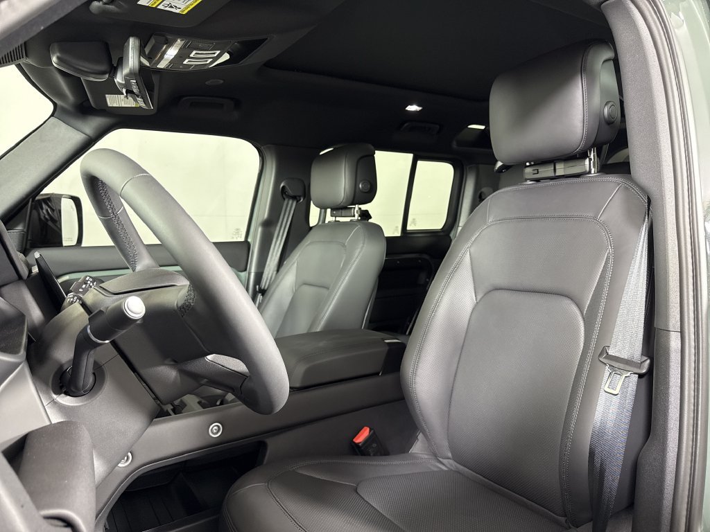 New 2026 Land Rover Defender 110 AWD/4WD image 4