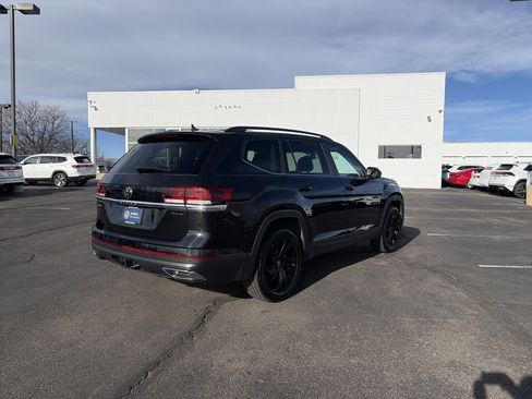 Used 2023 Volkswagen Atlas SE w/ Panoramic Sunroof Package image 5