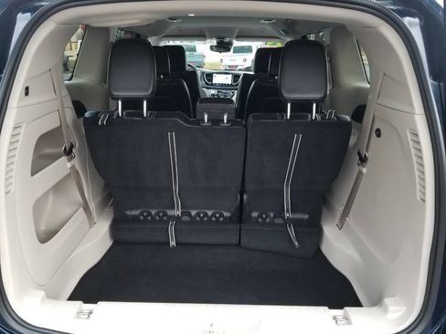 Certified 2024 Chrysler Pacifica Touring-L image 24