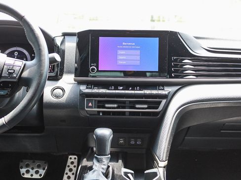 Used 2025 Toyota Camry SE FWD image 13