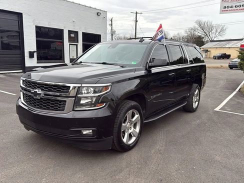 Used 2017 Chevrolet Suburban LT image 3