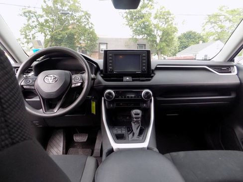 Used 2020 Toyota RAV4 LE w/ Carpet Mat Package AWD/4WD image 13