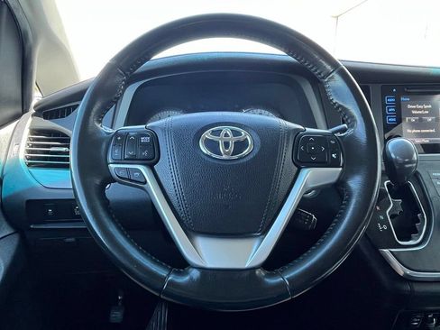 Used 2016 Toyota Sienna SE Premium FWD image 11