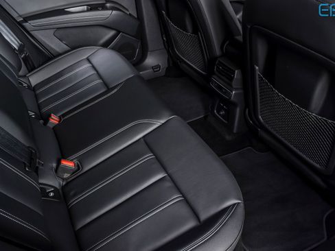 Used 2024 Audi Q4 e-tron Premium Plus w/ Premium Plus image 19