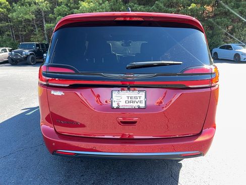 New 2026 Chrysler Pacifica Select FWD image 6