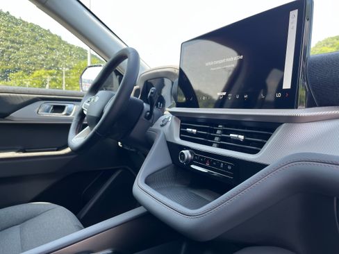 New 2026 Ford Explorer Active AWD/4WD image 15