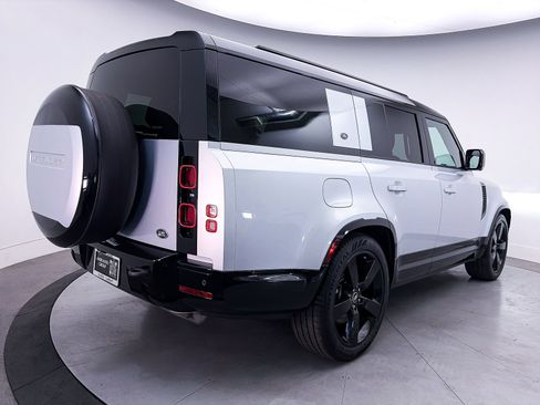 Used 2023 Land Rover Defender 130 X-Dynamic SE AWD/4WD image 18