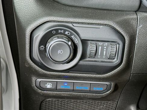 Used 2022 Jeep Wrangler Sahara w/ Cold Weather Group image 17