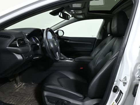 Used 2021 Toyota Camry XLE w/ Navigation Upgrade Package FWD image 3