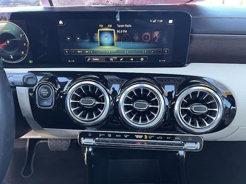 Used 2022 Mercedes-Benz CLA 250 CLA 250 image 25