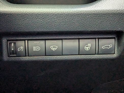 Used 2021 Toyota RAV4 XLE Premium FWD image 33