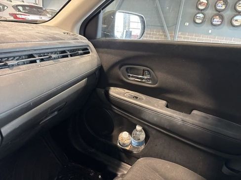 Used 2016 Honda HR-V LX image 4