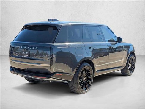 New 2025 Land Rover Range Rover SE image 2