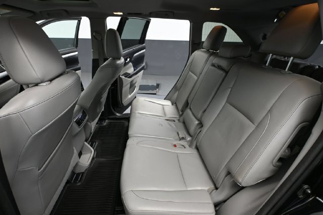 Used 2015 Toyota Highlander XLE AWD/4WD image 31