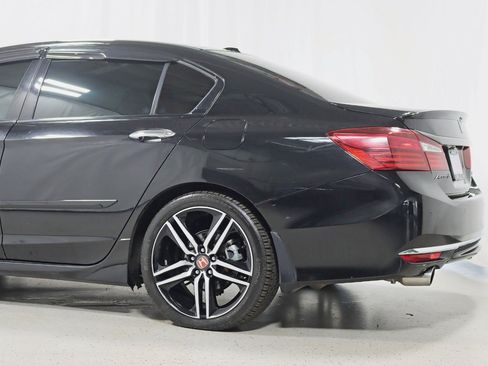 Used 2016 Honda Accord Touring image 10