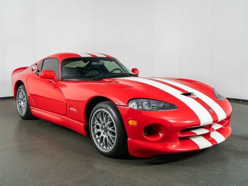 Used 2002 Dodge Viper GTS image 1