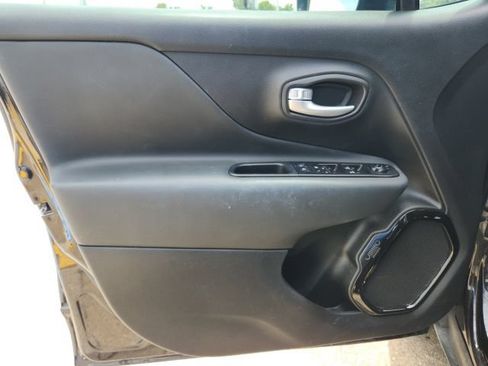 Used 2023 Jeep Renegade Altitude w/ Sun/Sound Group AWD/4WD image 26