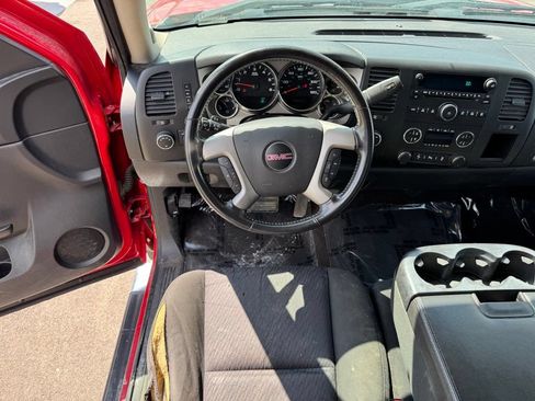 Used 2011 GMC Sierra 2500 SLE w/ SLE Preferred Package AWD/4WD image 8