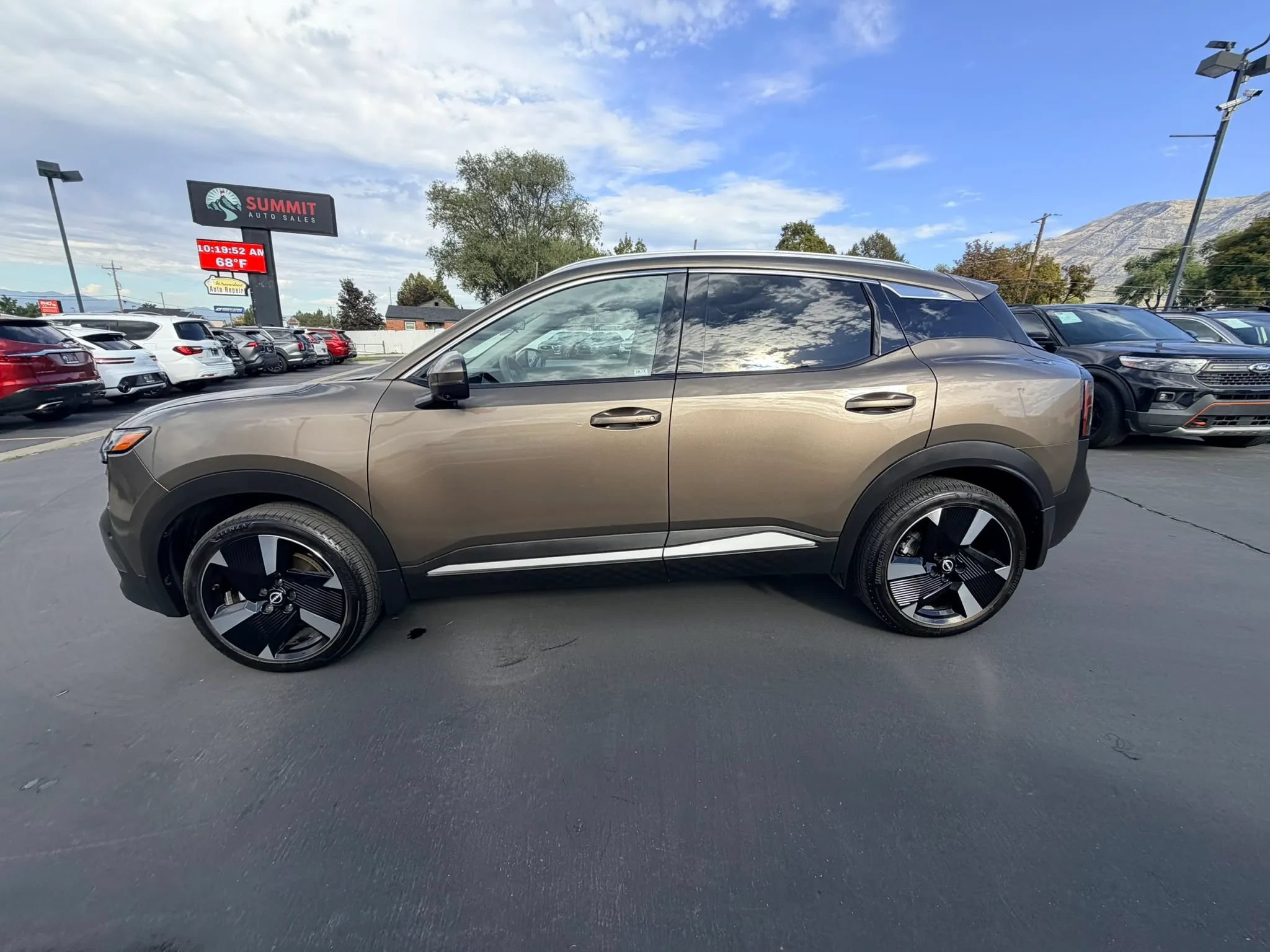 Used 2025 Nissan Kicks SR AWD/4WD image 6