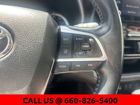 Used 2022 Toyota Highlander XLE AWD/4WD image 14