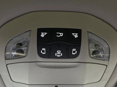 Used 2019 Chrysler Pacifica Limited image 26