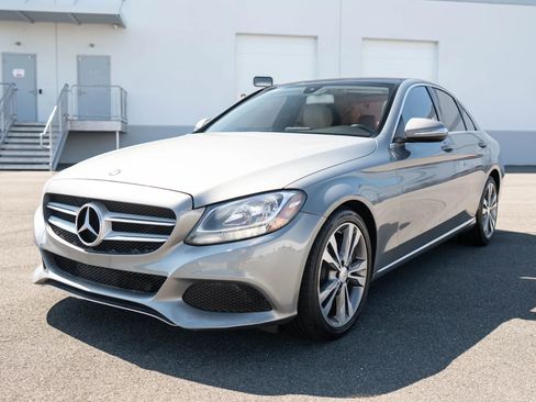 Used 2015 Mercedes-Benz C 300 Sedan image 2