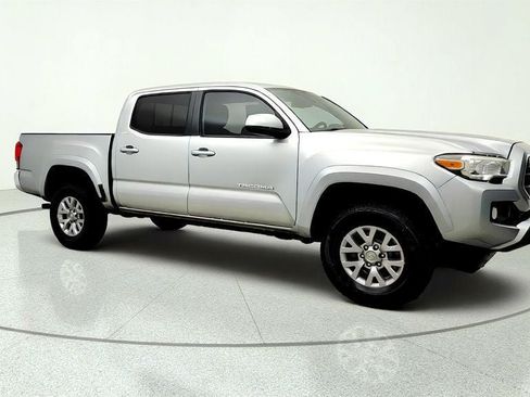 Used 2018 Toyota Tacoma SR5 RWD image 3