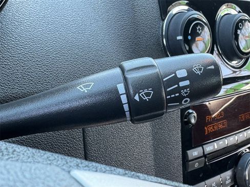 Used 2008 Saturn Sky w/ Weekend Getaway Package image 29