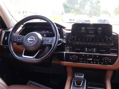 Used 2022 Nissan Pathfinder Platinum w/ Cargo Package AWD/4WD image 25
